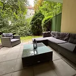 Stilvolle Im Gruenen Mit Wohlfuehlcharakter