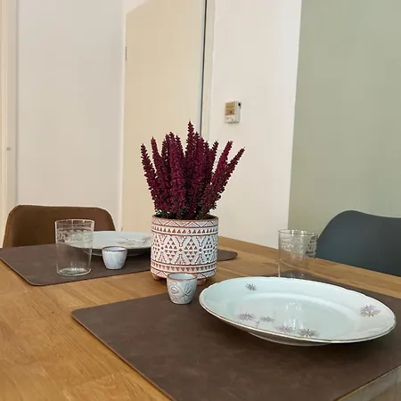 Stilvolle Im Gruenen Mit Wohlfuehlcharakter Lägenhet