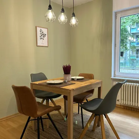 Stilvolle Im Gruenen Mit Wohlfuehlcharakter * קמניץ