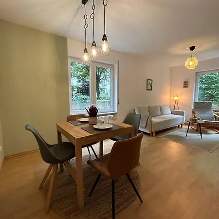 Lägenhet Stilvolle Im Gruenen Mit Wohlfuehlcharakter